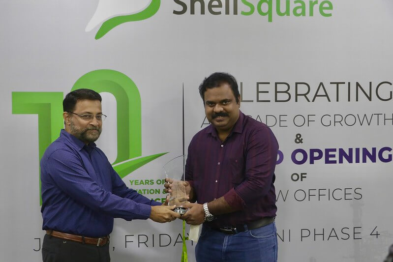 CEO Technopark, Col. Sanjeev Nair (Retd.), felicitating a ShellSquare employee for achieving a milestone.