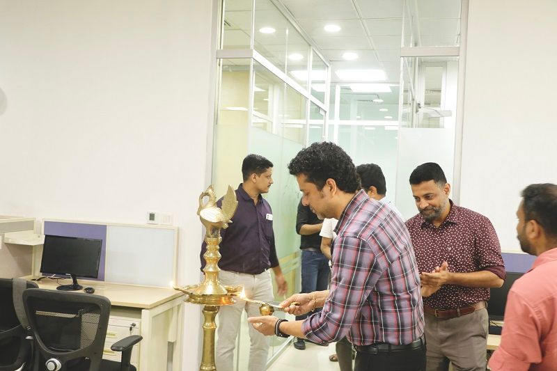 Mr. Vasanth Varada, DGM Marketing & Customer Relationship Technopark, lighting the inaugural lamp.