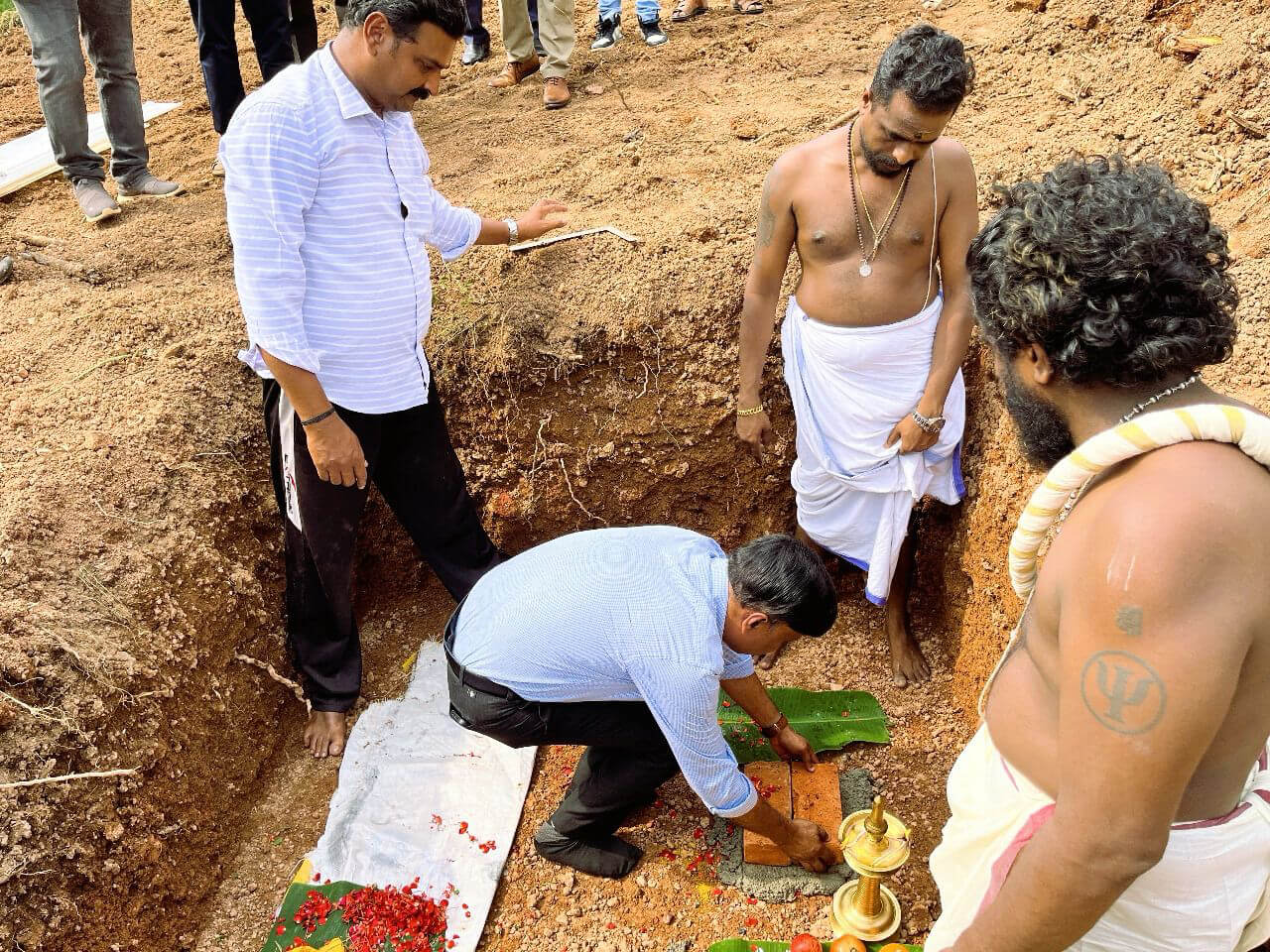 Shri Madhavan Praveen, General Manager (Projects) laying the foundation stone.