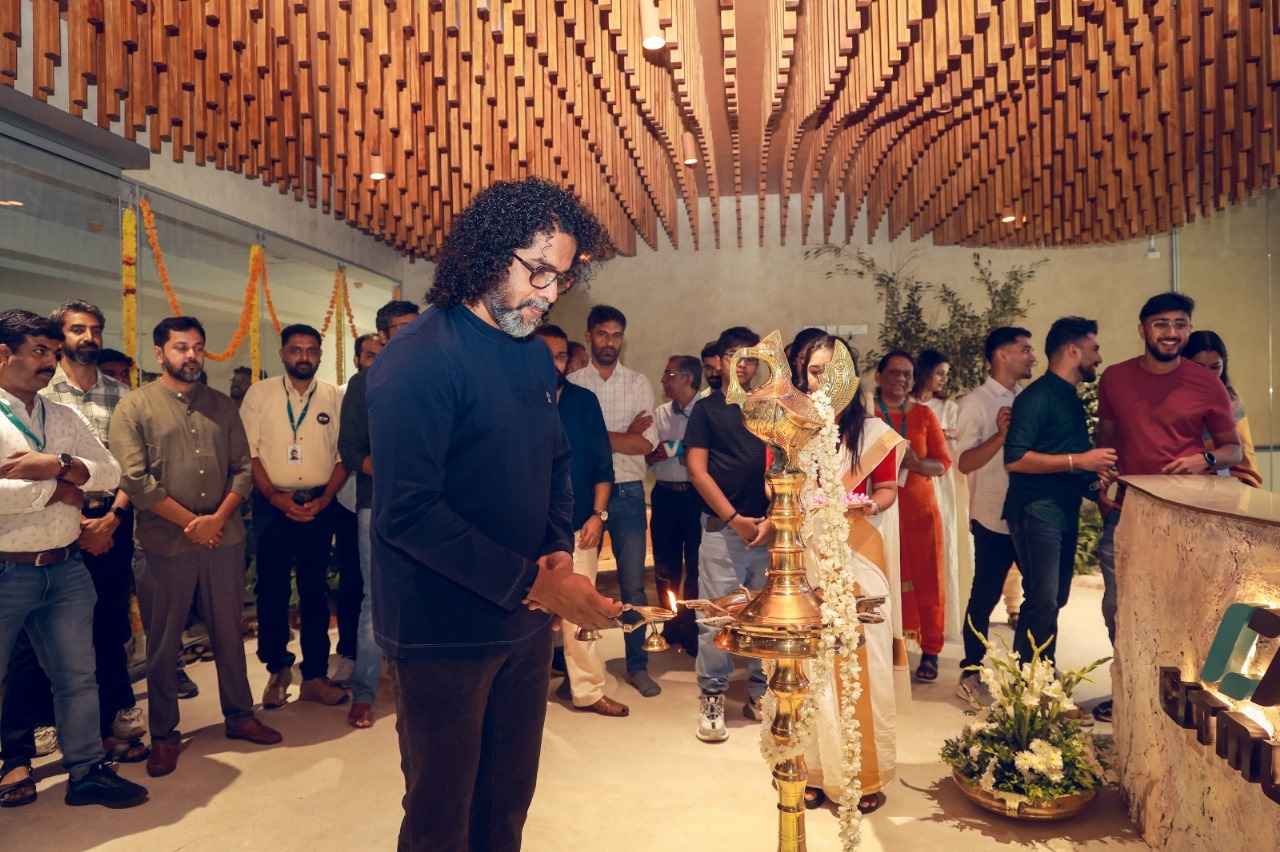 Litmus7 CEO, Mr. Venu Gopalakrishnan, lighting the inaugural lamp.