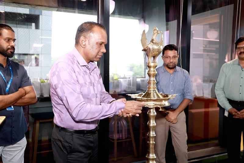 Shri. Manoj Abraham IPS, Director General of Police, Director, Vigilance & Anti-Corruption Bureau, lighting the inaugural lamp.