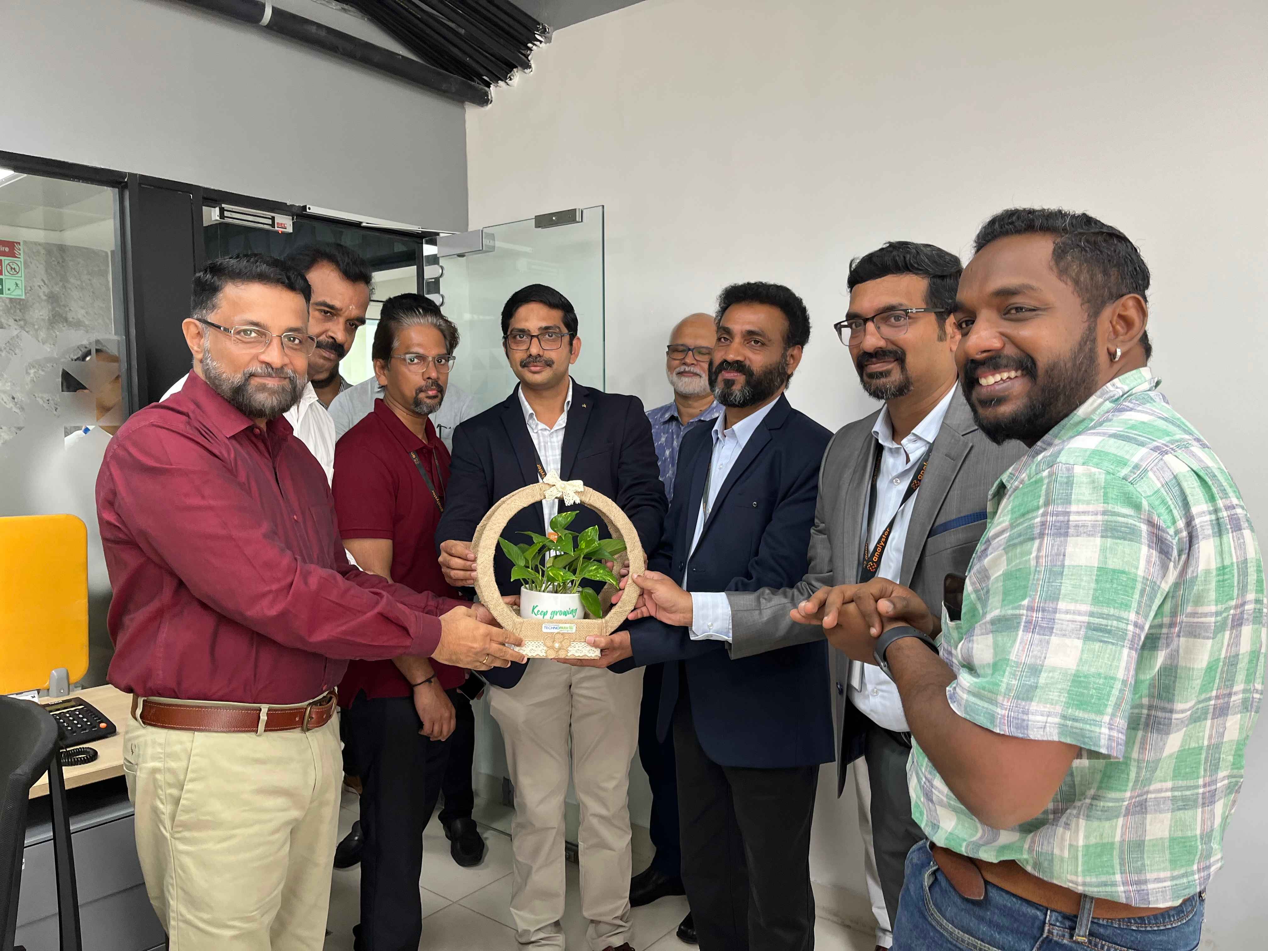 Col Sanjeev Nair (Retd) presenting a token of appreciation to Team Analystor Technologies.
