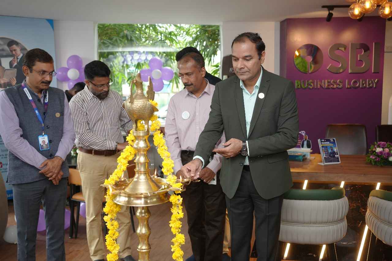 Shri Sushil Kumar, GM (NW-1), lighting the inaugural lamp at the Business Lobby launch. Also seen CEO Techopark; Shri Vipin Kumar S, CFO, Kerala IT Parks; and Shri Ashok Kumar Divakar, DGM (Business and Operations), SBI Trivandrum.