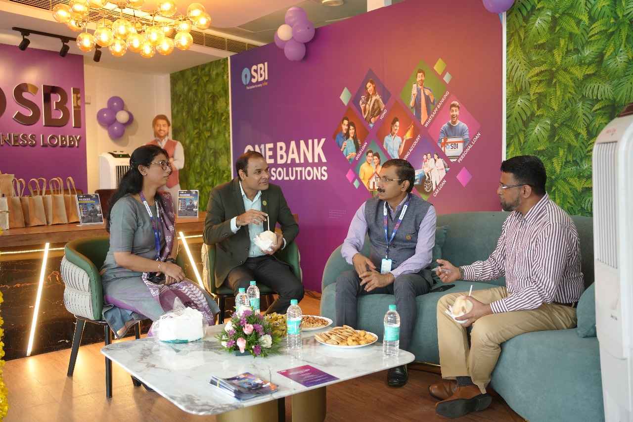 Col Sanjeev Nair (Retd), in conversation with Shri Sushil Kumar, Shri Ashok Kumar Divakar, and Smt Nazreen M, Regional Manager, SBI at the business lobby.