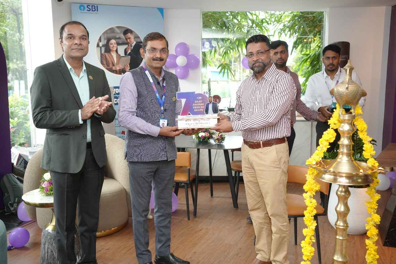 Col Sanjeev Nair (Retd) with Shri Sushil Kumar and Shri Ashok Kumar Divakar, acknowledging 70 years of SBI.