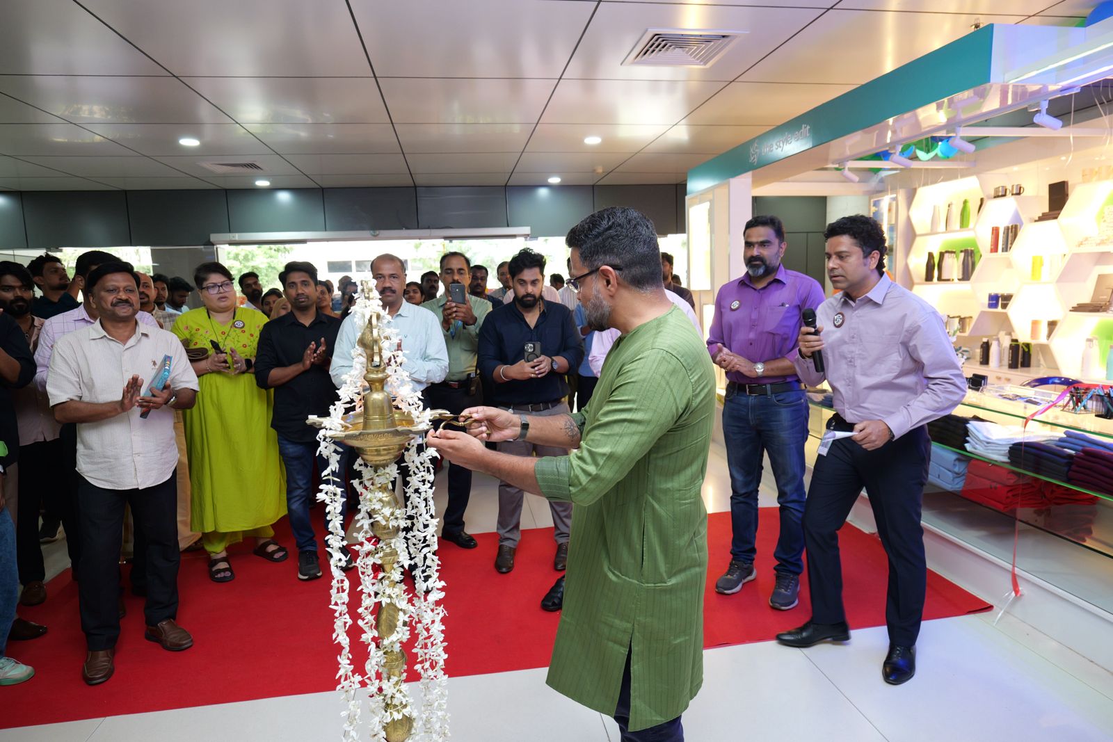 Col Sanjeev Nair (Retd) lighting the inaugural lamp.