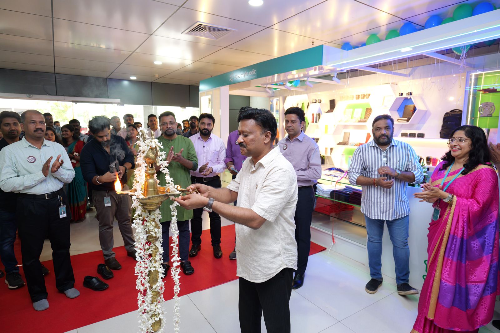 Mr. Madhavan Praveen, CTO, Technopark, lighting the inaugural lamp.